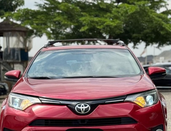 2017 TOYOTA RAV4 XLE FOR SALE