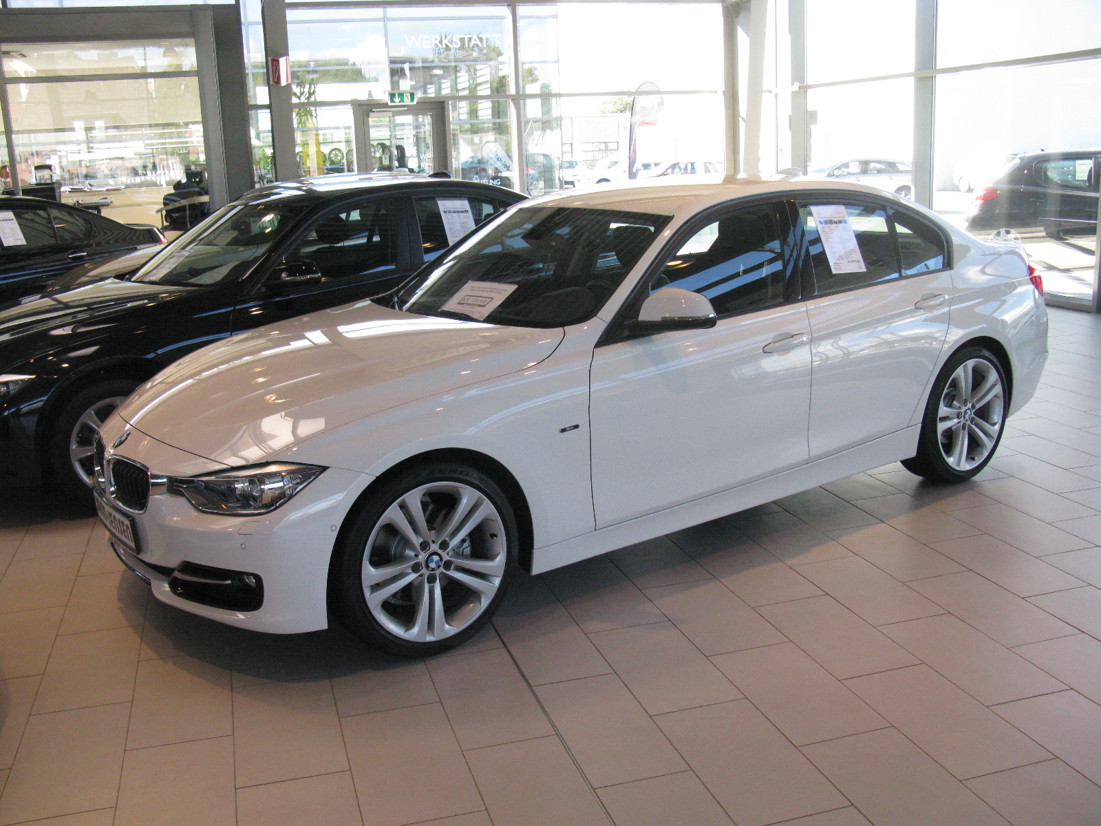  BMW 3-Series 328i 