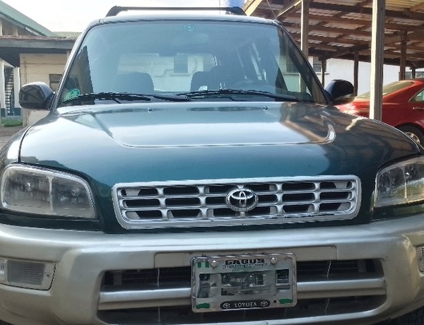 Toyota RAV4 Automatic 2000 Green In Lagos
