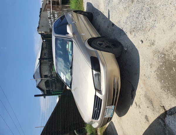 Toyota Camry 2000 (gold) LE In Ajah