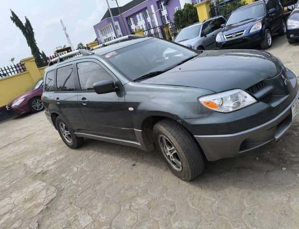 Tokunbo 2006 Mitsubishi Outlander In Lagos