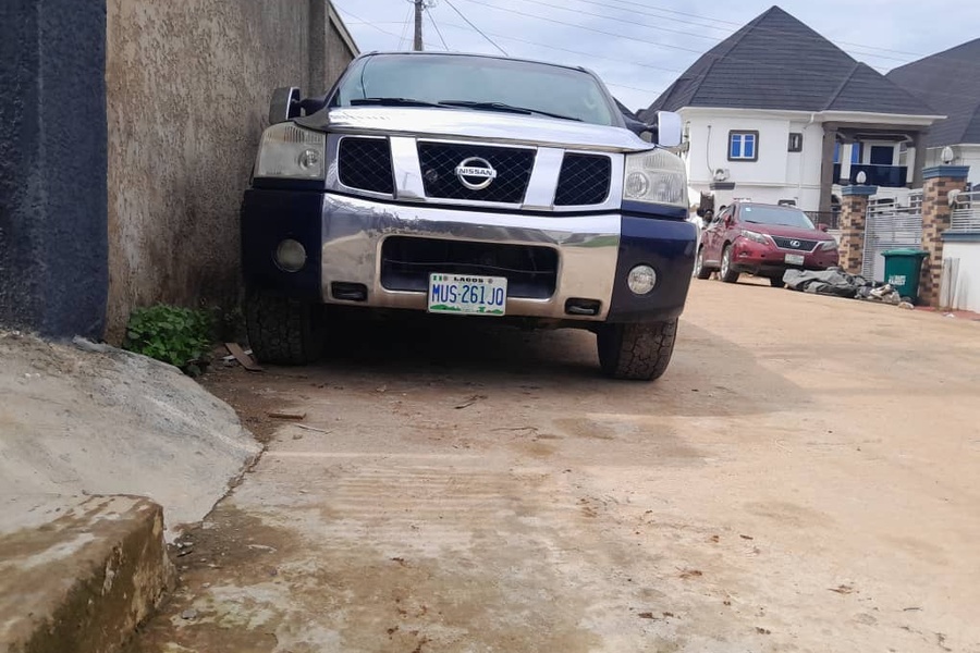 Nissan Titan(2005 Mo...