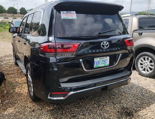 Toyota Land cruiser Prado  2019 upgraded to 24 In Abuja