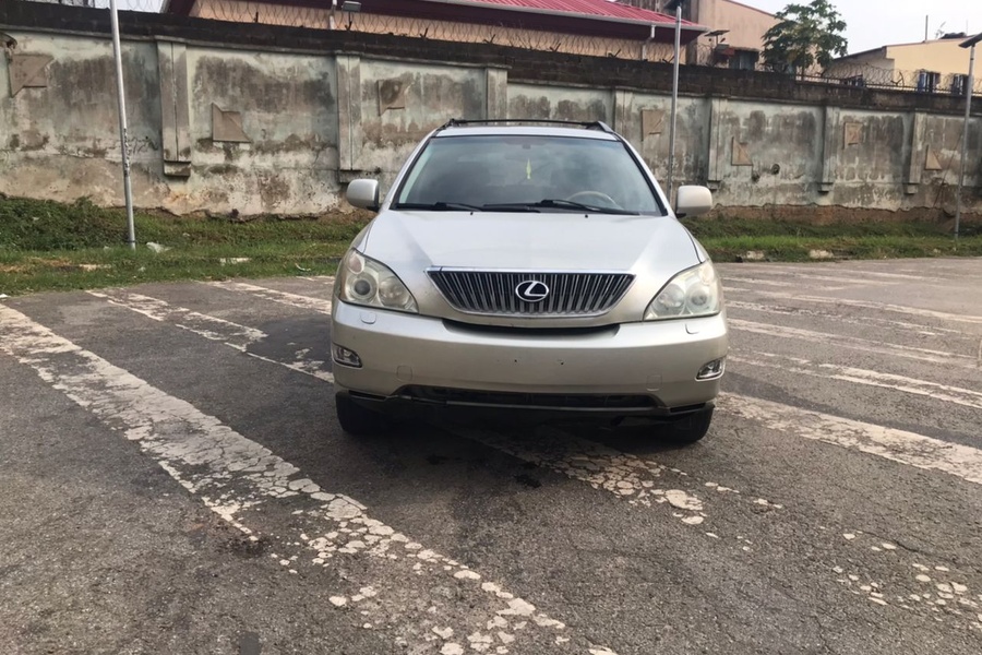 Foreign used Lexus R...
