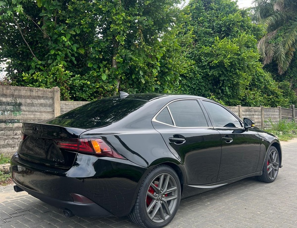 2014 Lexus is350 fsport In Lekki. Lagos