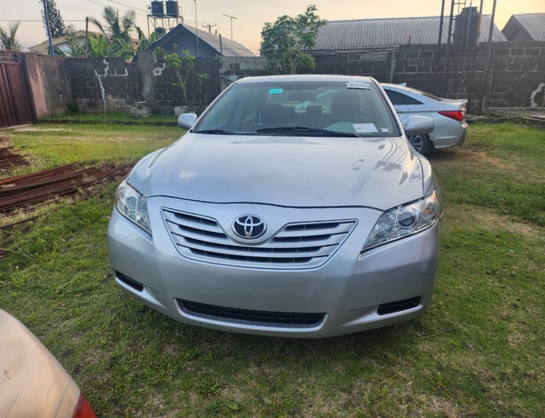 2007 Toyota Camry LE  Sedan Silver In Port Harcourt, Rivers