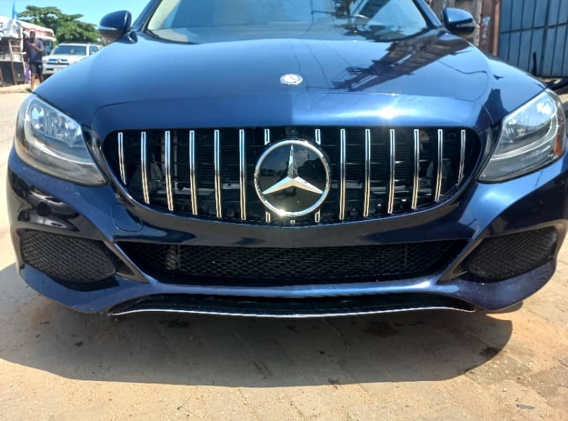 Mercedes-Benz C300 2...