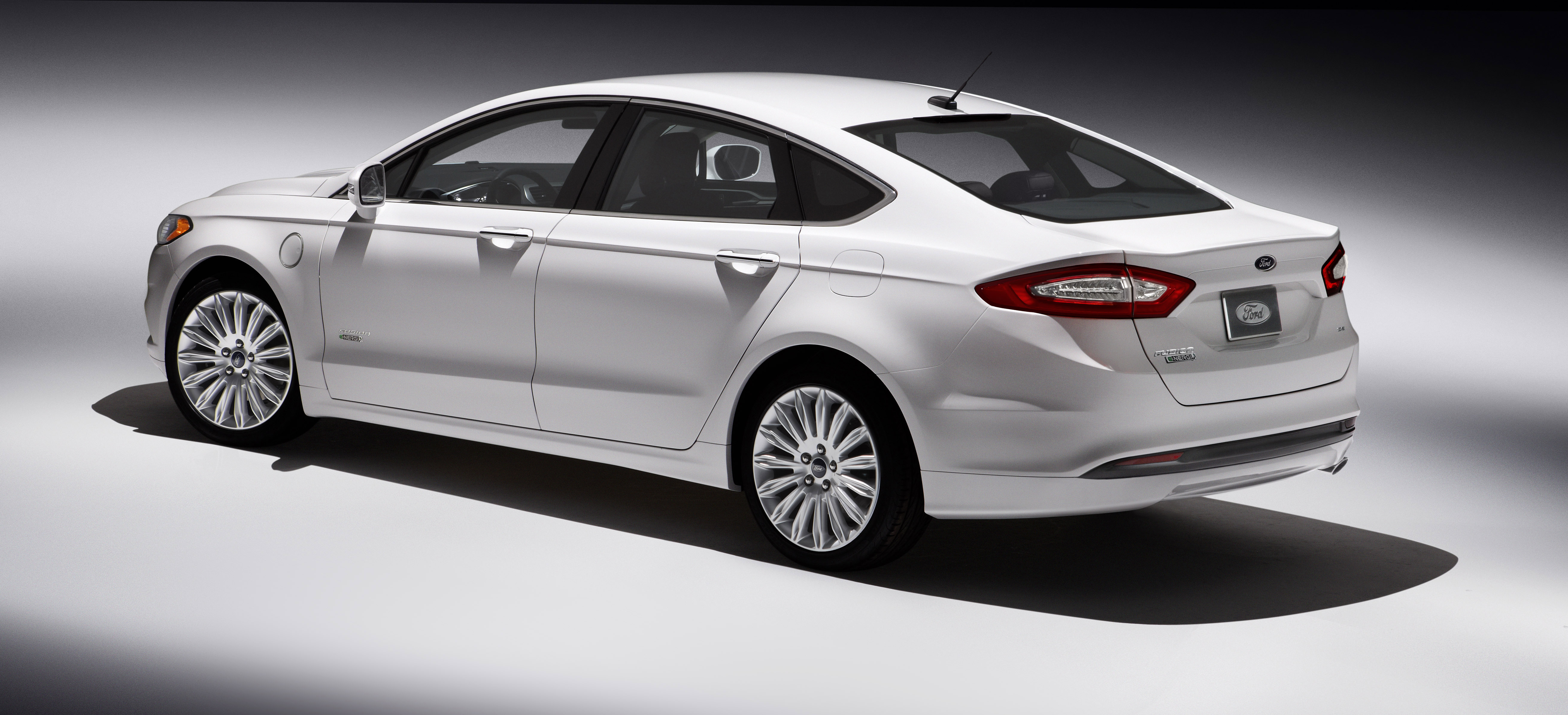  Ford Fusion hybrid 