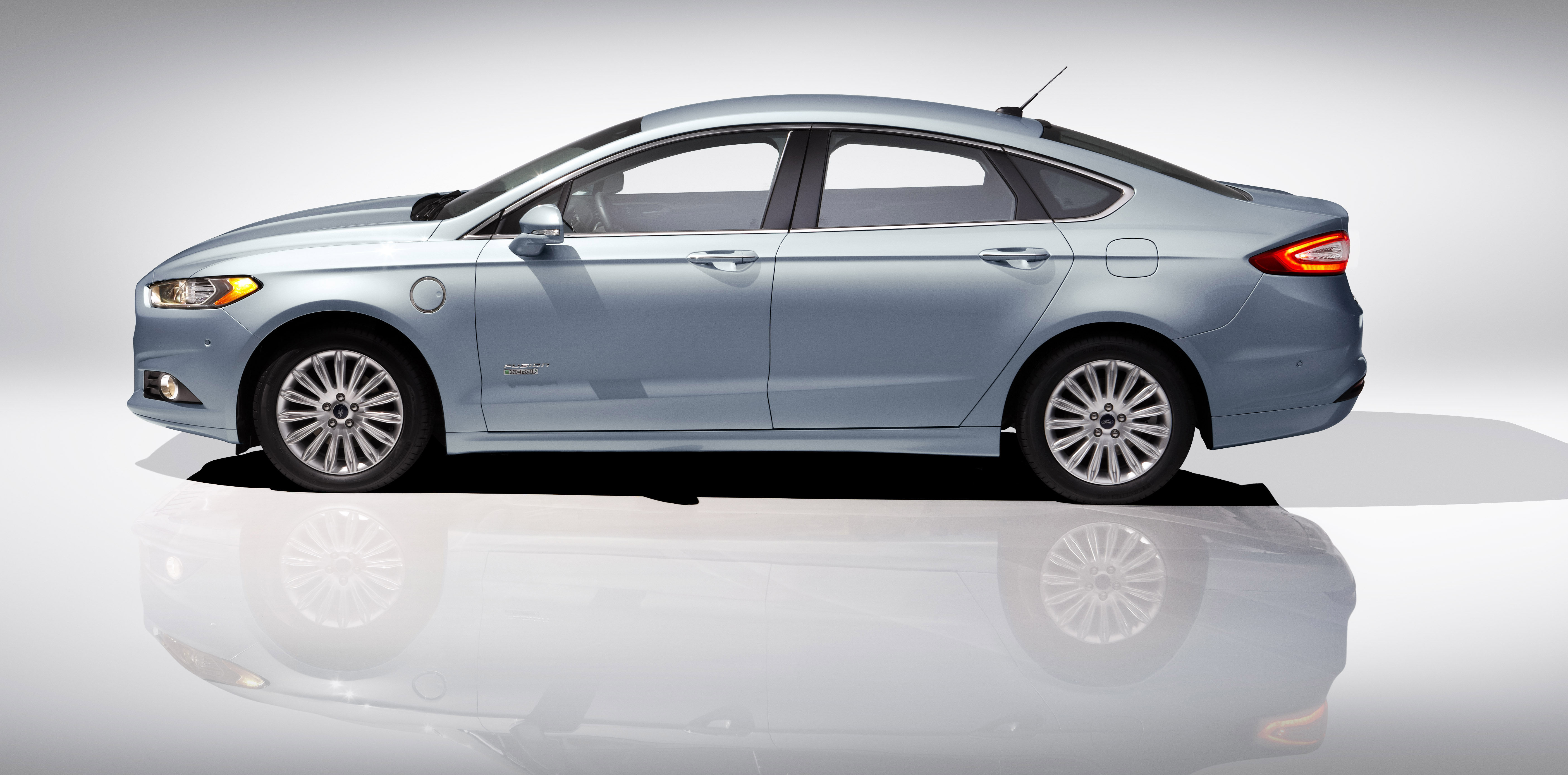  Ford Fusion hybrid 
