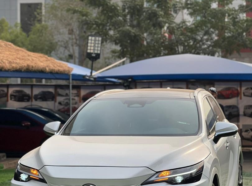 FOREIGN USED 2024 LE...