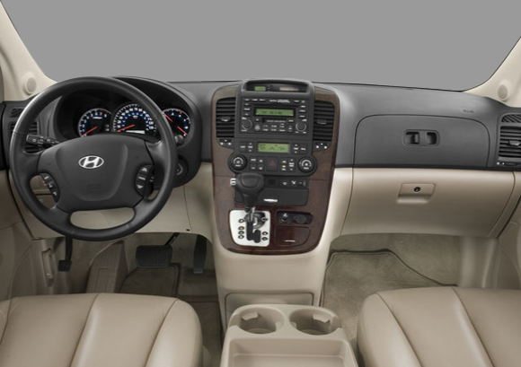  Hyundai Entourage 