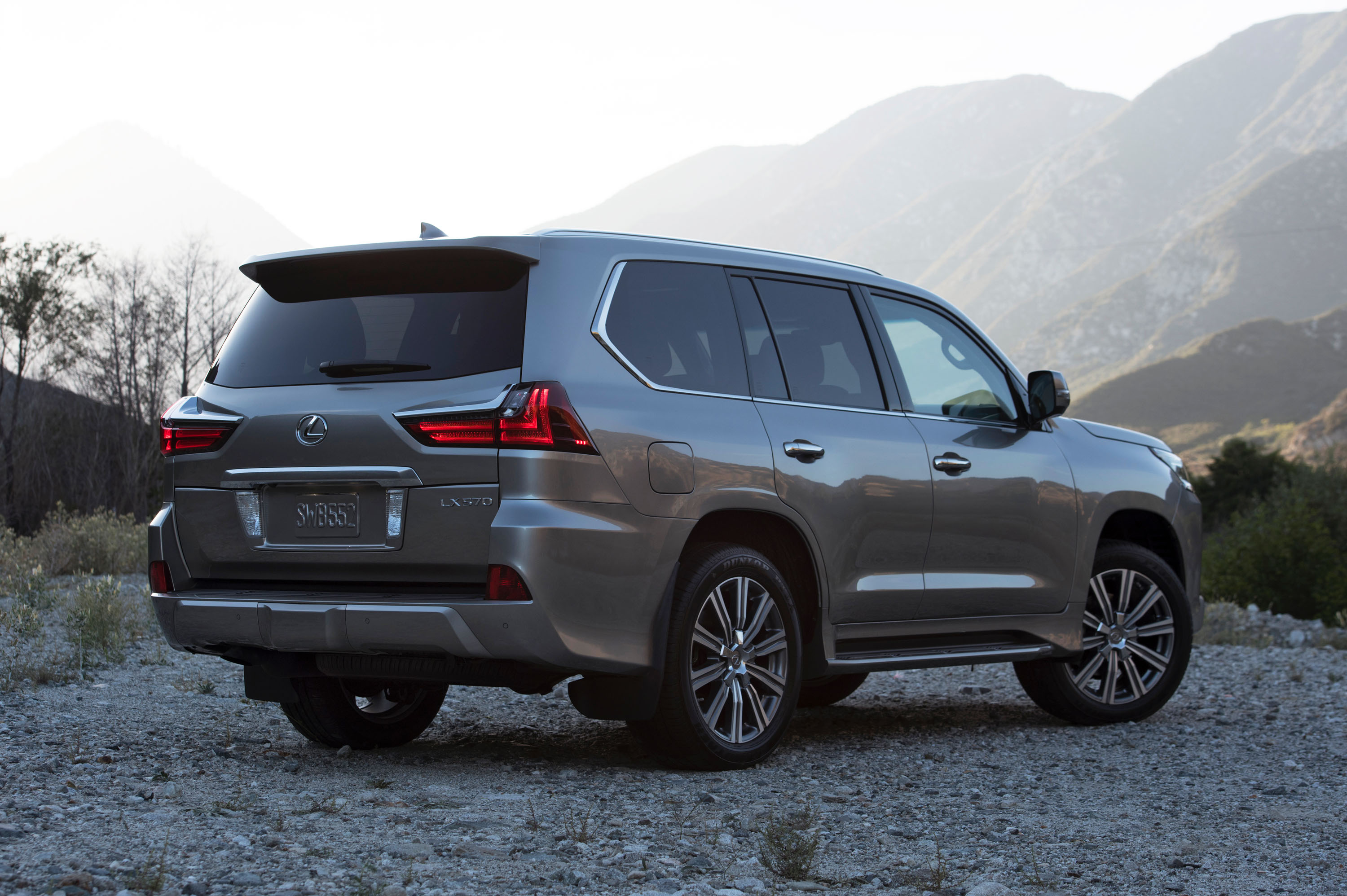  Lexus LX 