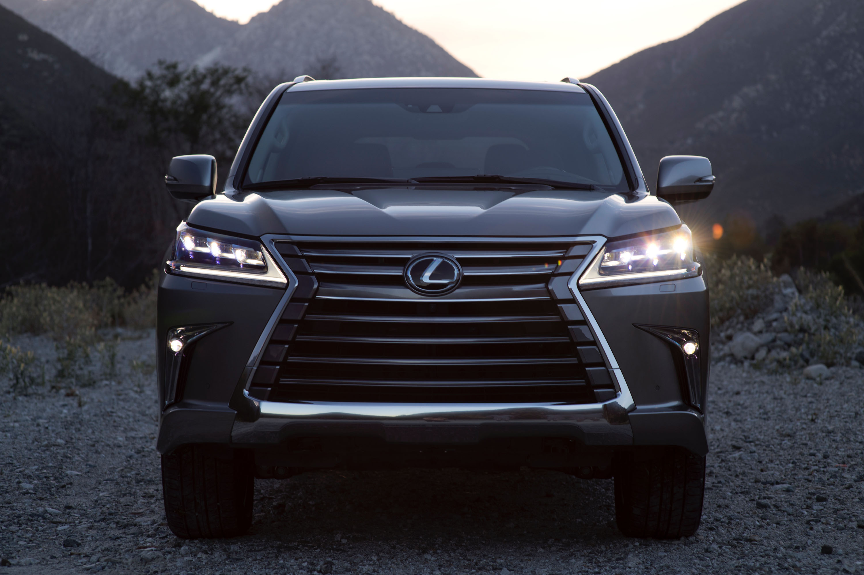  Lexus LX 