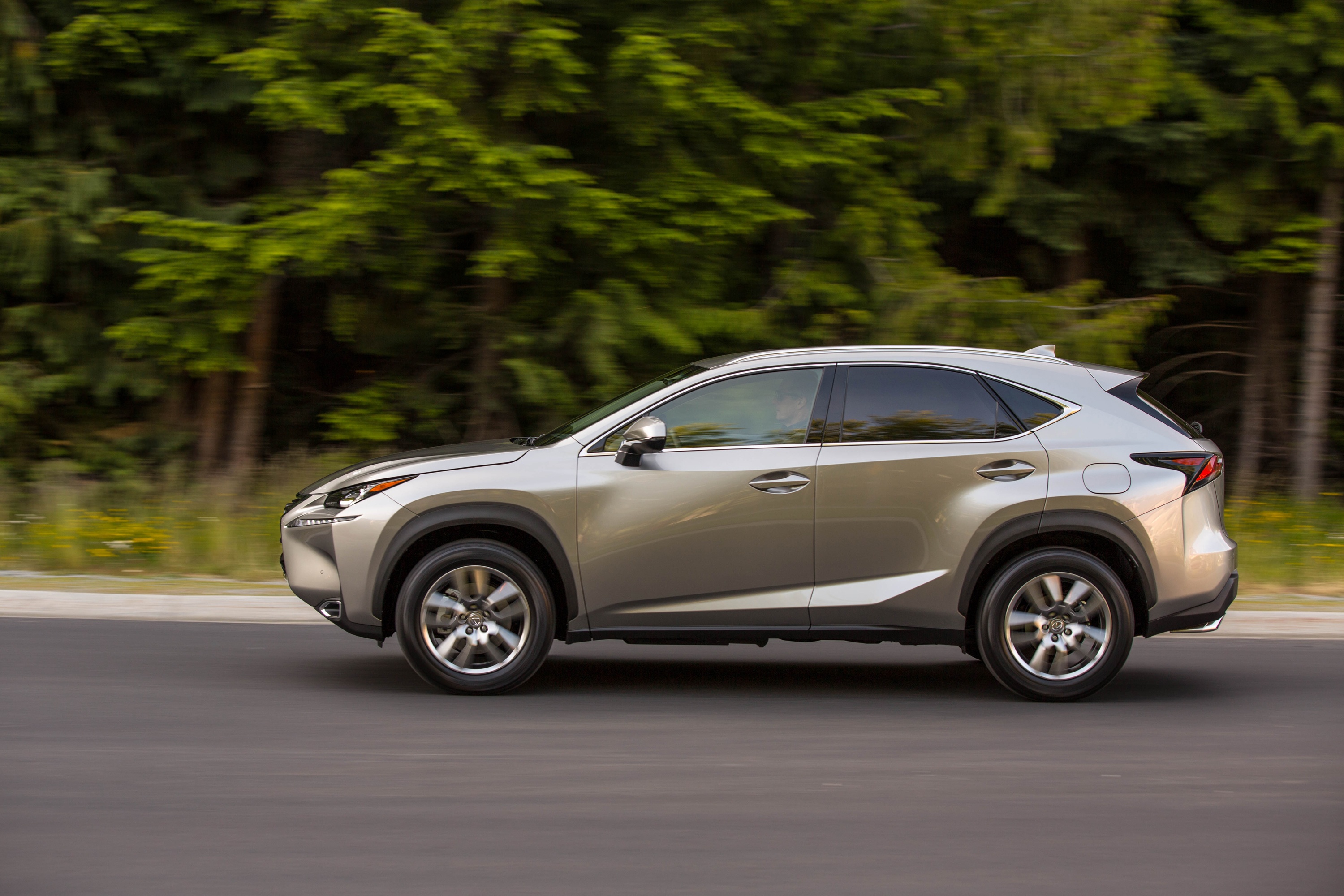  Lexus Nx200t 