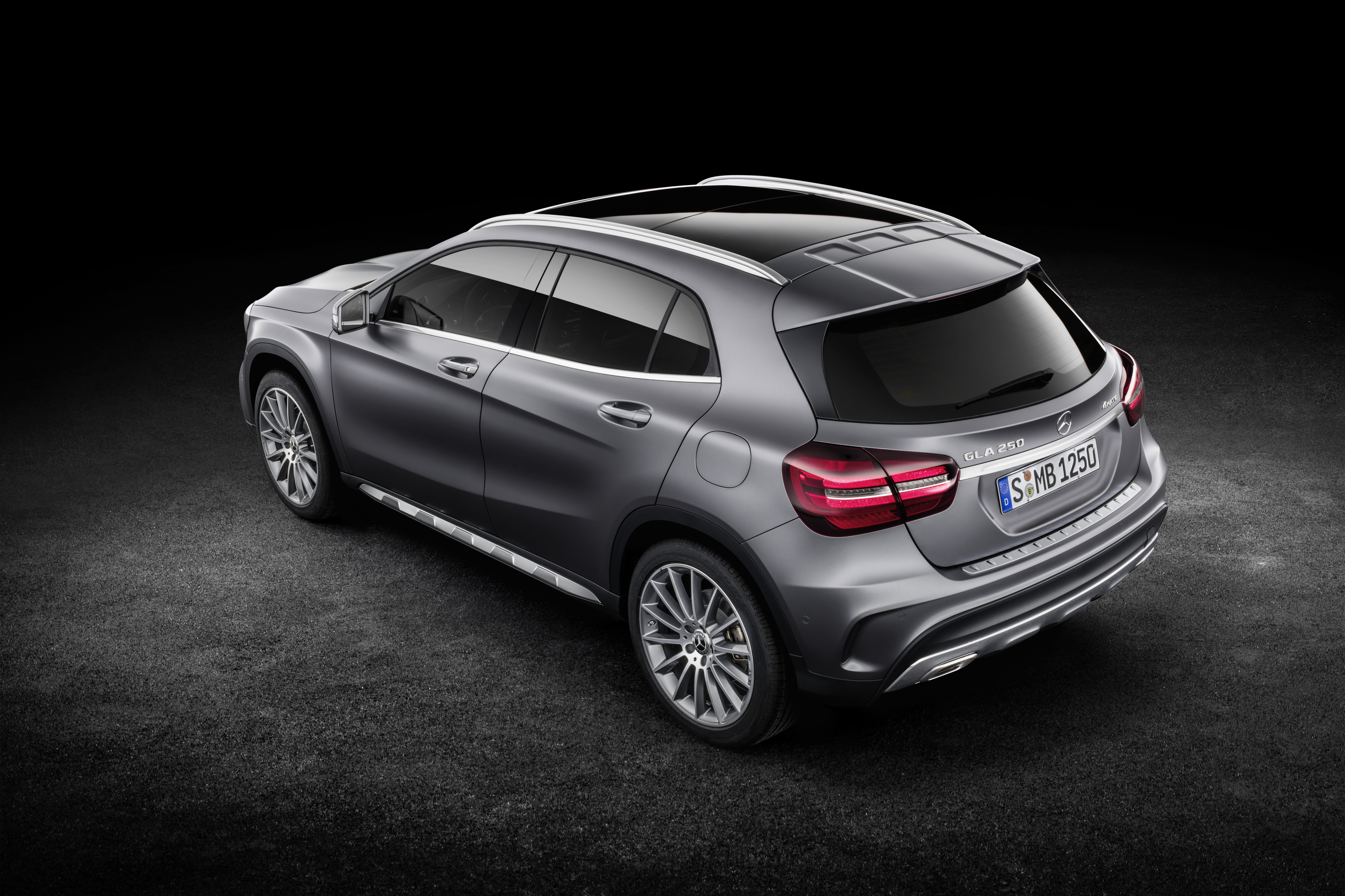  Mercedes-Benz GLA-class 