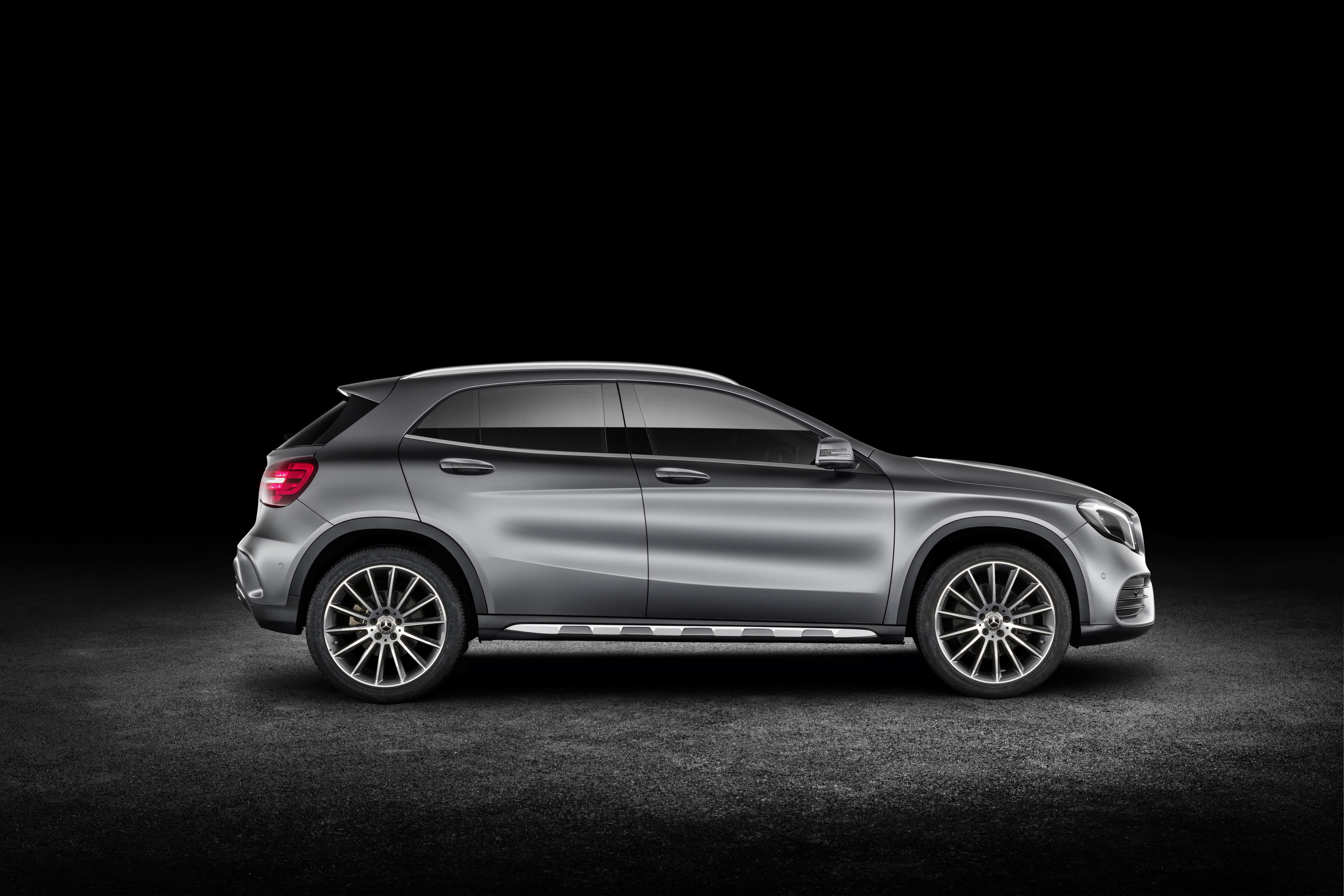  Mercedes-Benz GLA-class 