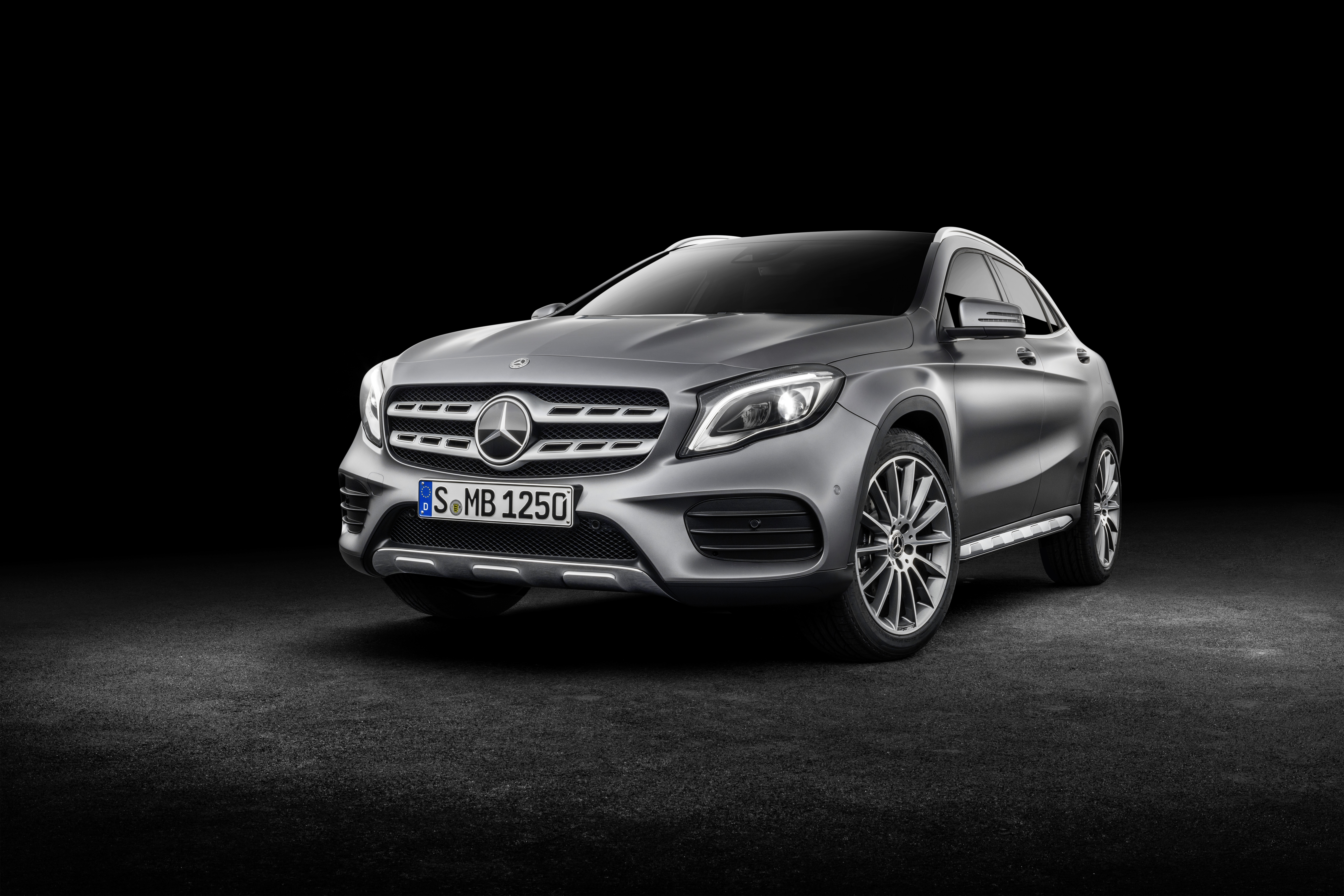 Mercedes-Benz GLA-cl...