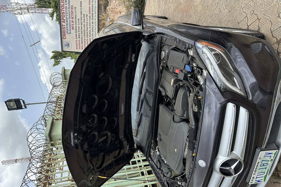 Mercedes Benz GLA 25...