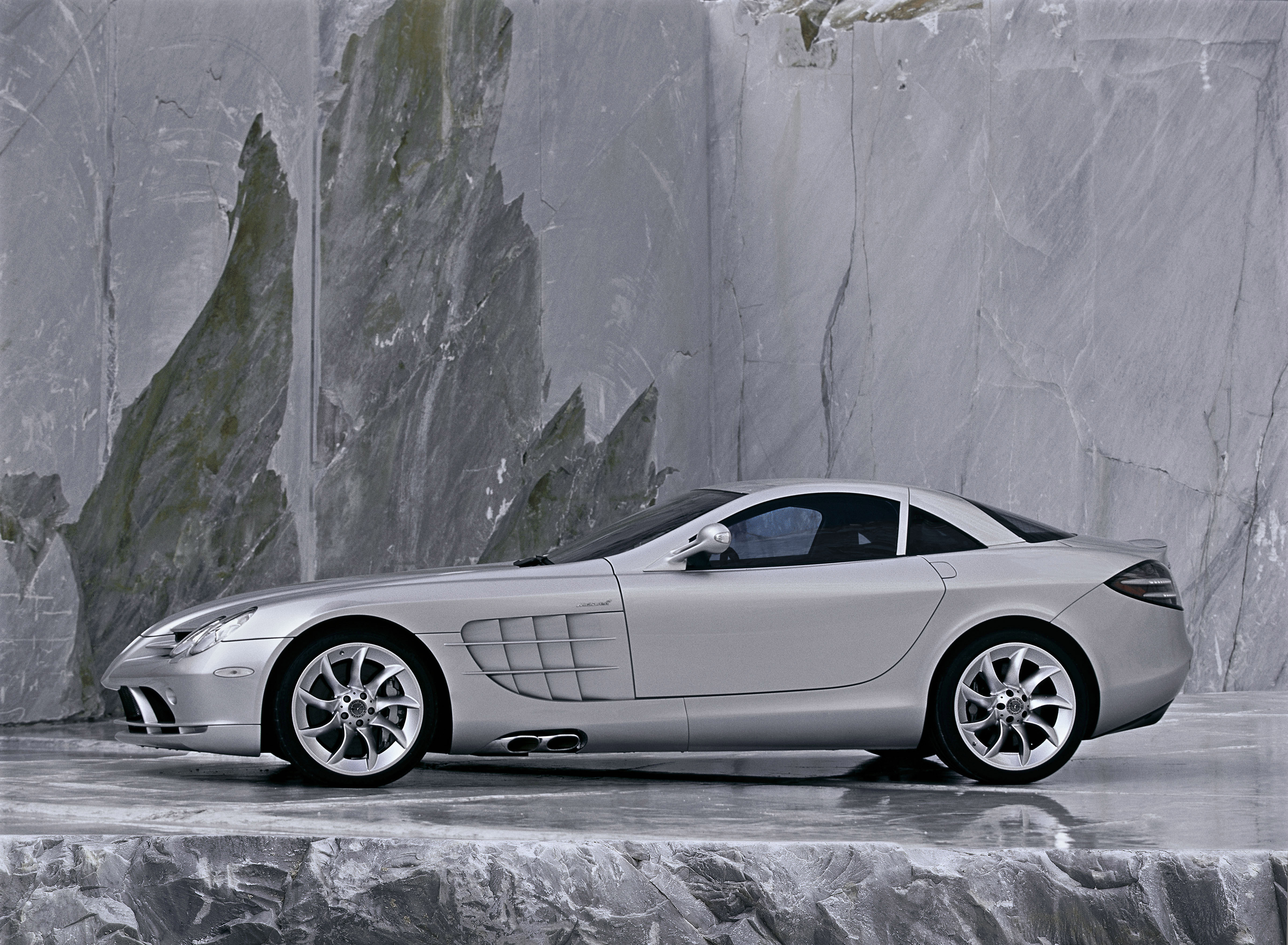  Mercedes-Benz SLR 