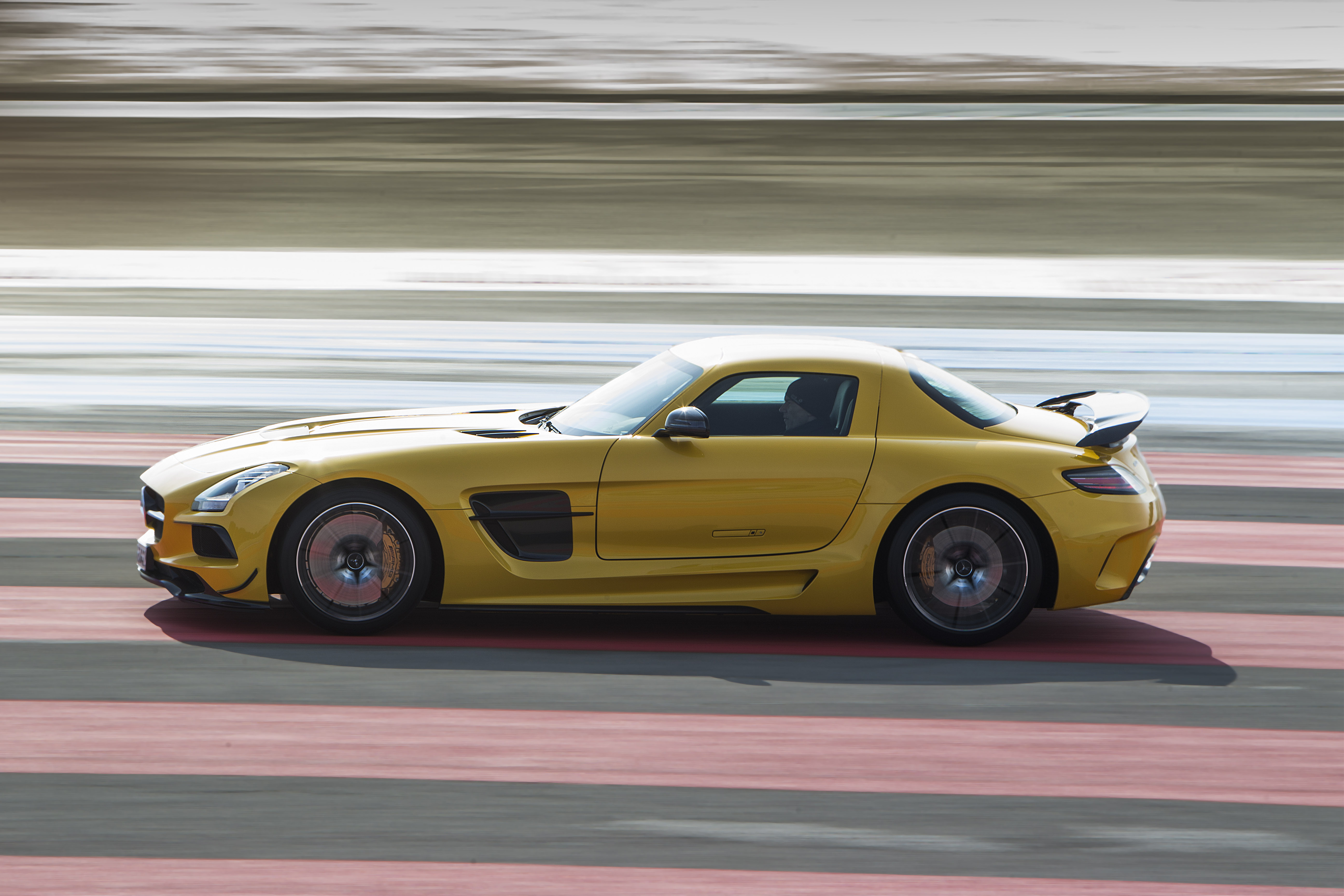  Mercedes-Benz SLS AMG  