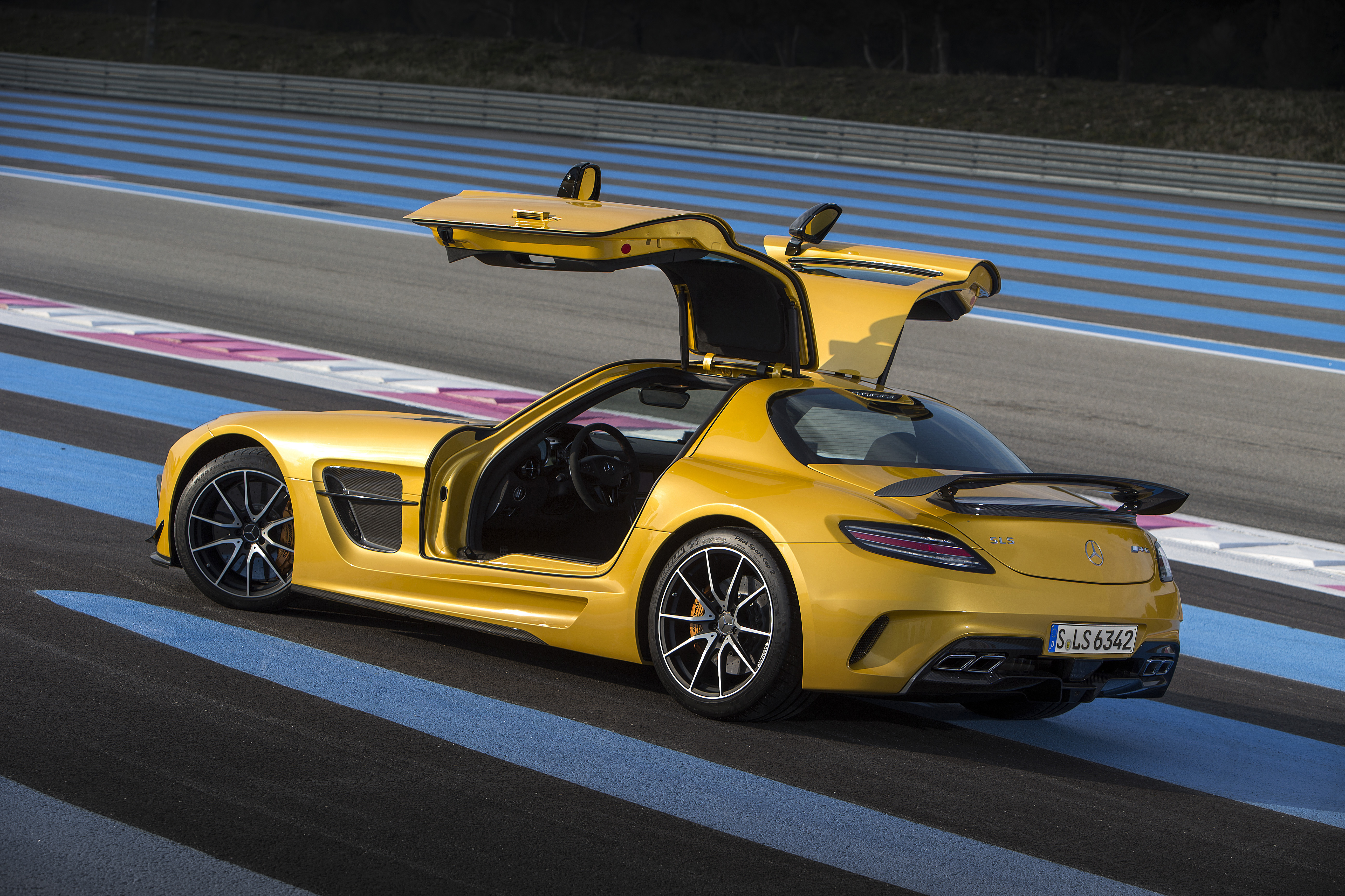  Mercedes-Benz SLS AMG  