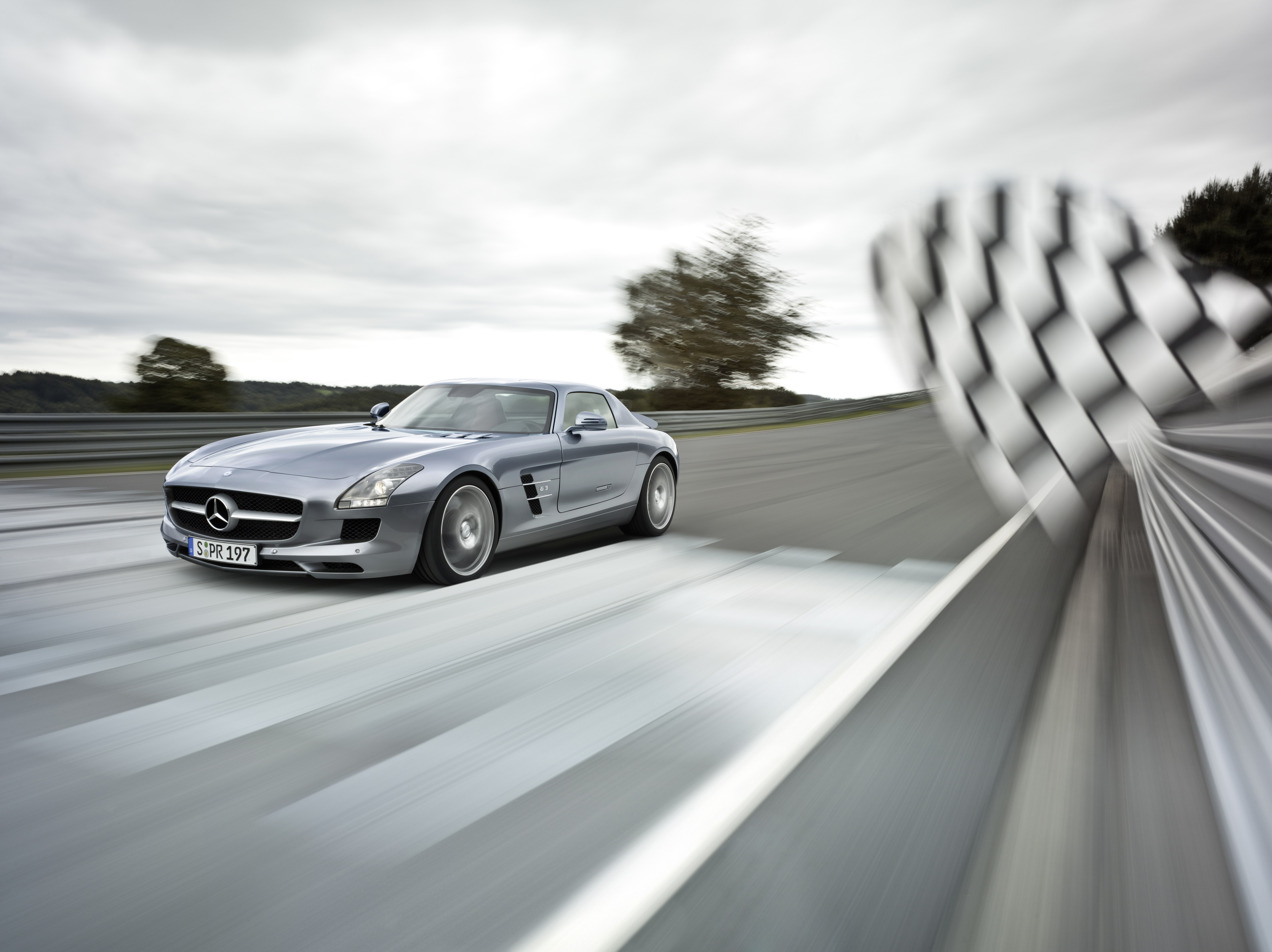 Mercedes-Benz SLS AM...