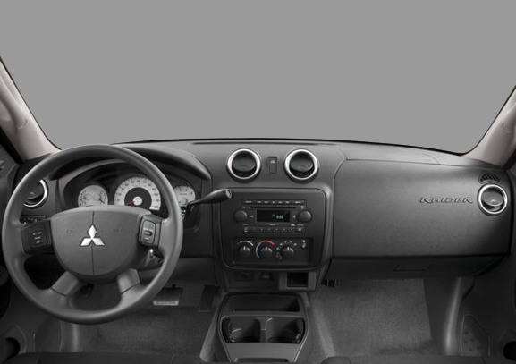  Mitsubishi Raider 