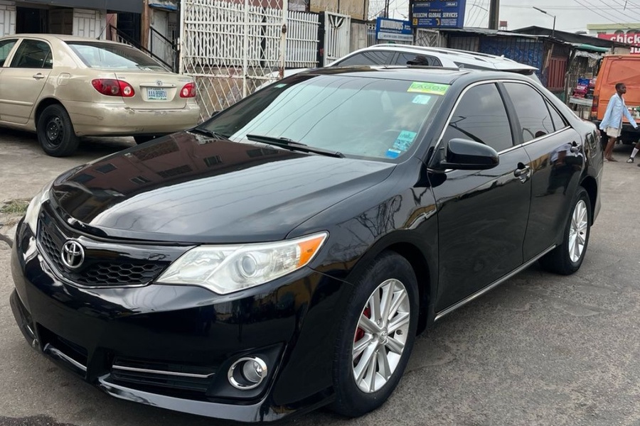 Toyota camry 2013 XL...