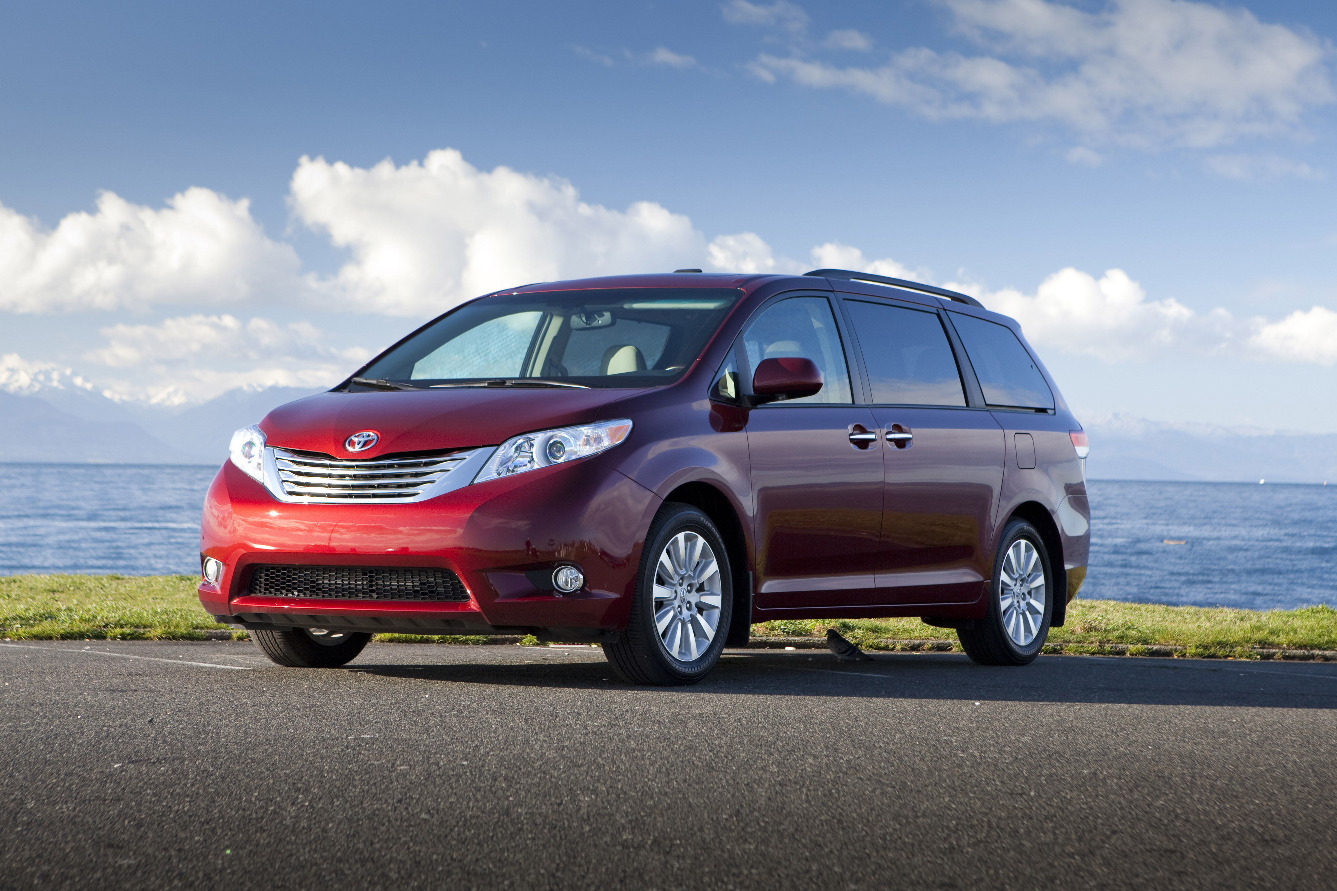  Toyota Sienna SE 